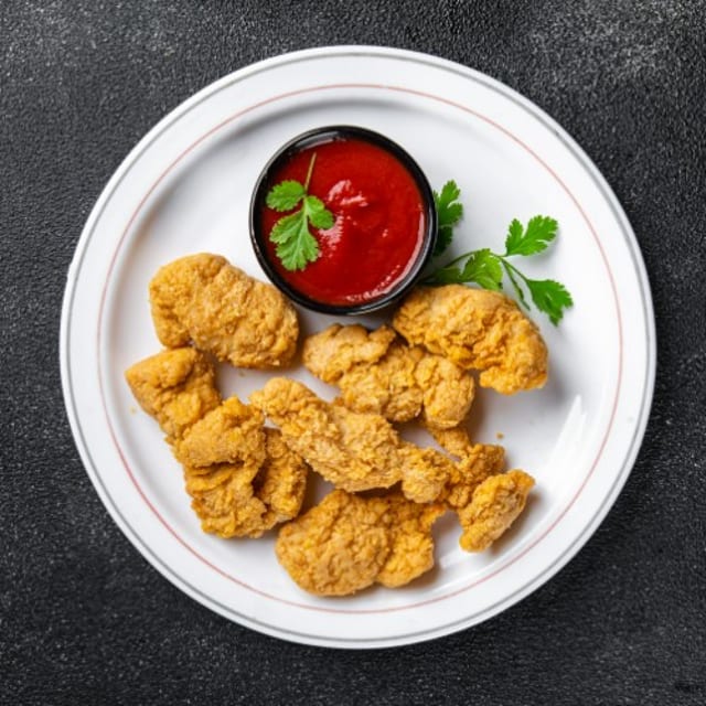Kid's Chicken Nuggets With Fries (5 Pieces).